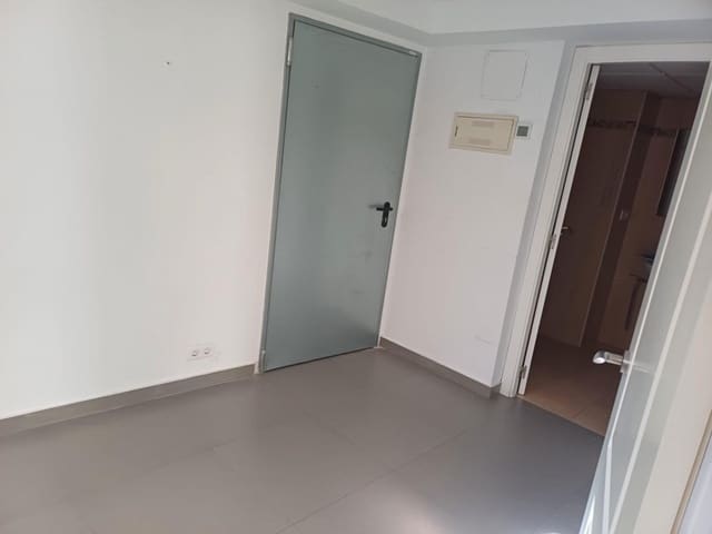 Local Commercial à louer à Gandia - 1 200 € (Ref: 3314959)
