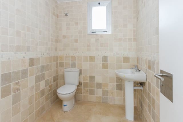 Erhverv til leje i Gandia med garage - € 3.000 (Ref: 6184811)