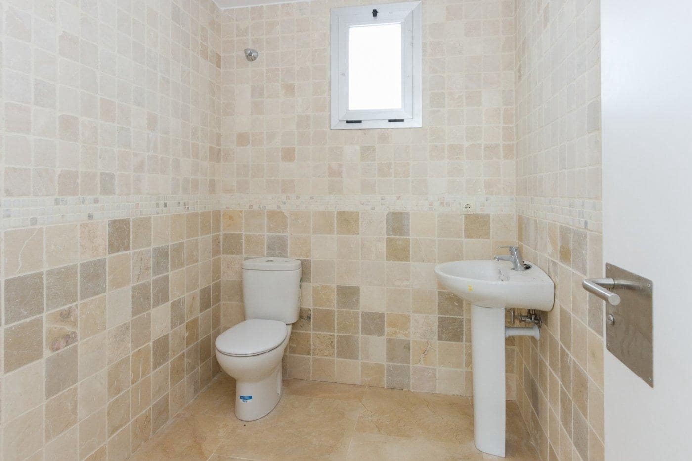 Erhverv til leje i Gandia med garage - € 3.000 (Ref: 6184811)