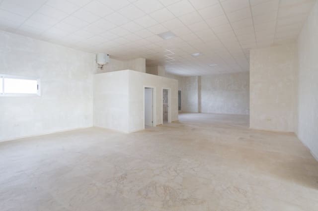 Erhverv til leje i Gandia med garage - € 1.600 (Ref: 6184813)