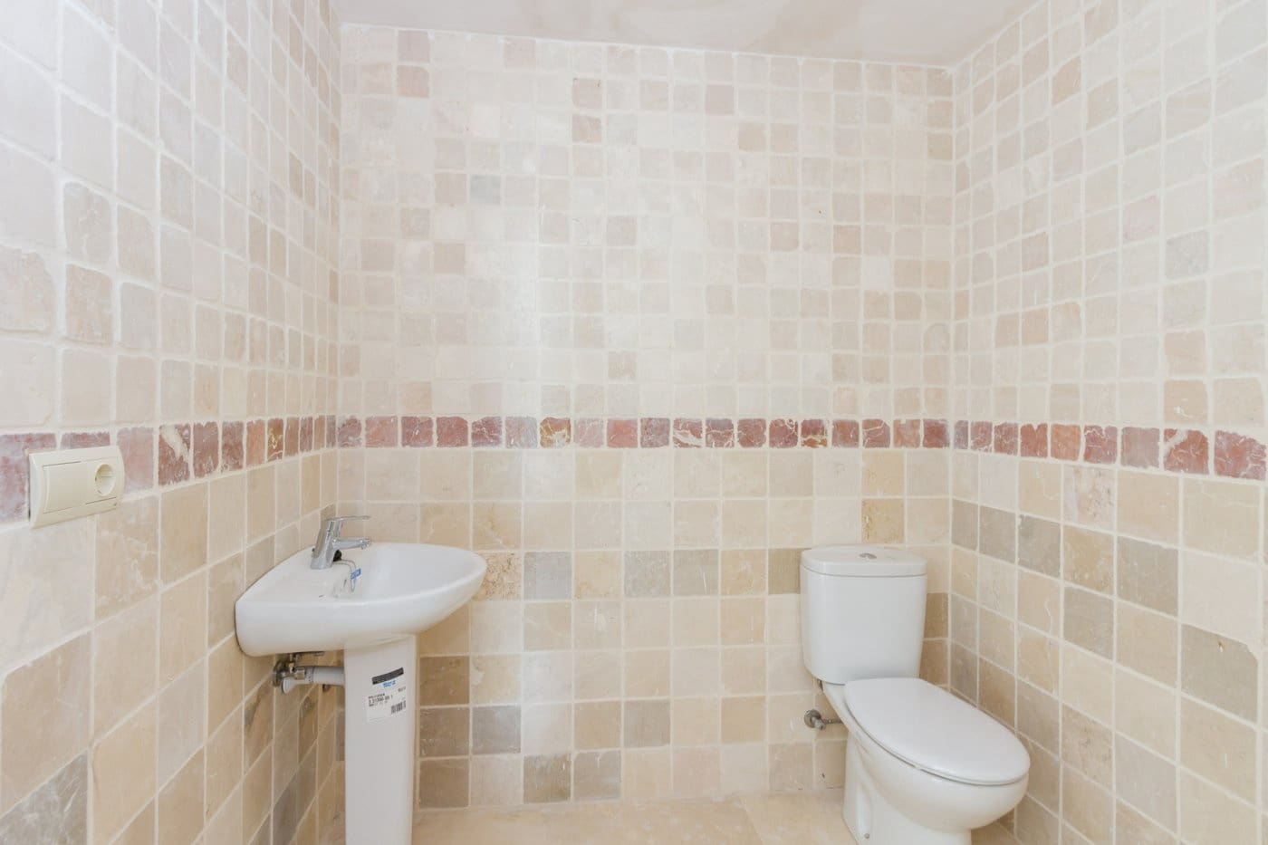 Erhverv til leje i Gandia med garage - € 1.400 (Ref: 6184815)