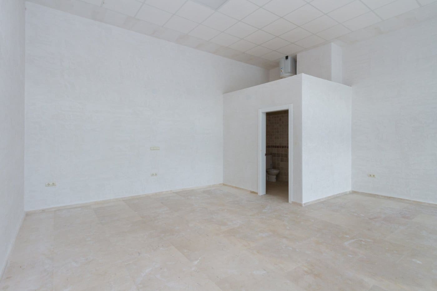 Erhverv til leje i Gandia med garage - € 1.400 (Ref: 6184815)