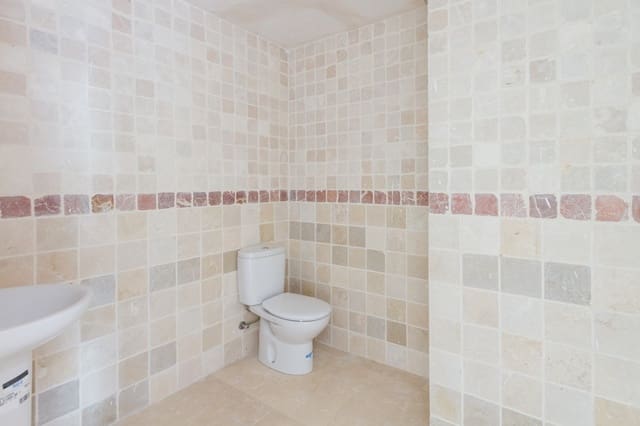 Erhverv til leje i Gandia med garage - € 1.400 (Ref: 6184815)