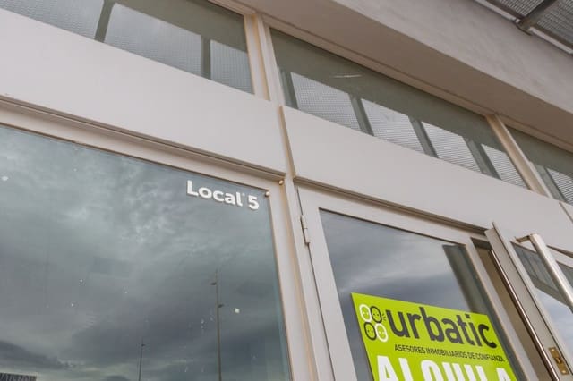 Erhverv til leje i Gandia med garage - € 1.400 (Ref: 6184815)