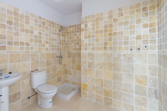 Toimisto vuokrattavana paikassa Gandia mukana 
autotalli - 1 250 € (Ref: 6184821)