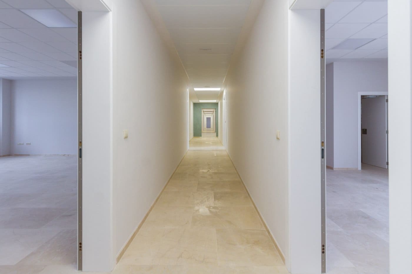 Office for rent in Gandia with garage - € 1,300 (Ref: 6184823)