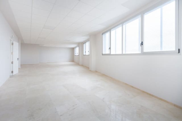 Kontor til leje i Gandia med garage - € 650 (Ref: 6184824)