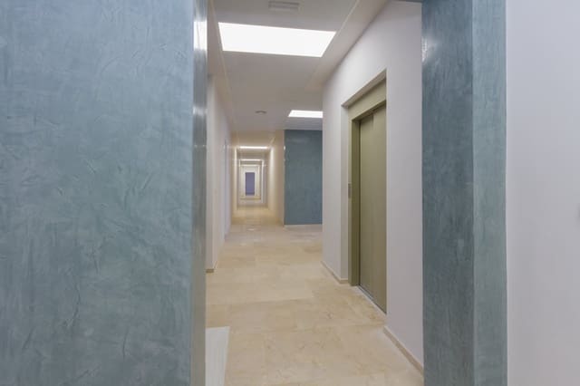 Office for rent in Gandia with garage - € 7,000 (Ref: 6184847)