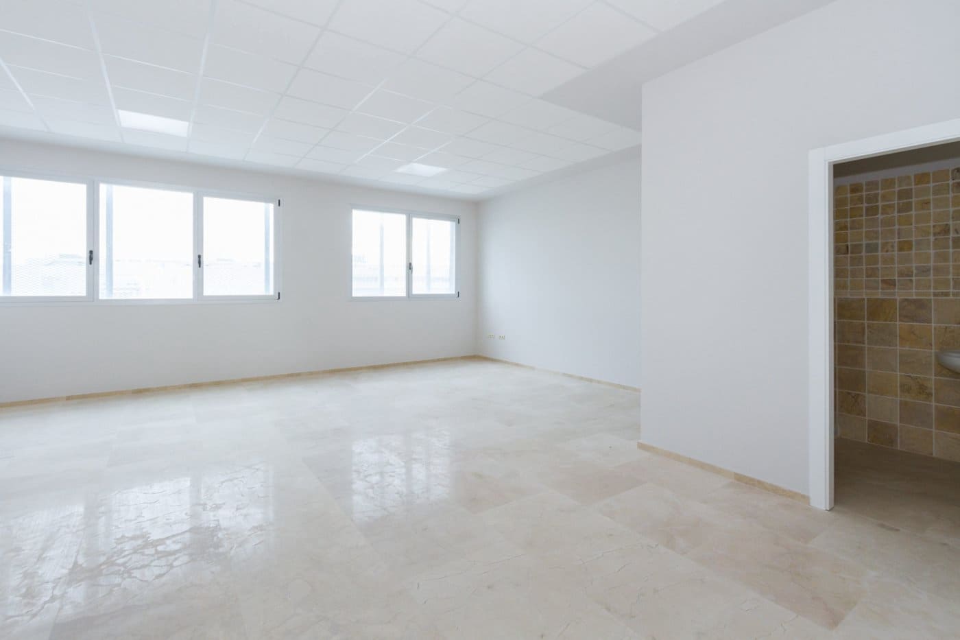 Kontor til leje i Gandia med garage - € 7.000 (Ref: 6184847)