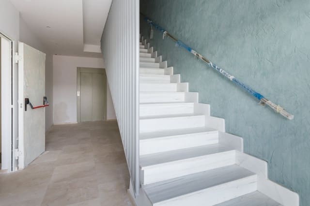 Office for rent in Gandia with garage - € 7,000 (Ref: 6184847)