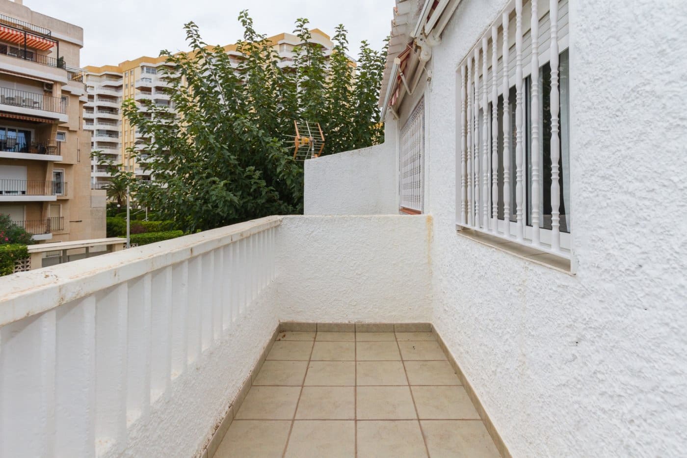 Adosado de 3 habitaciones en Gandia en alquiler con garaje - 1.300 € (Ref: 7062628)