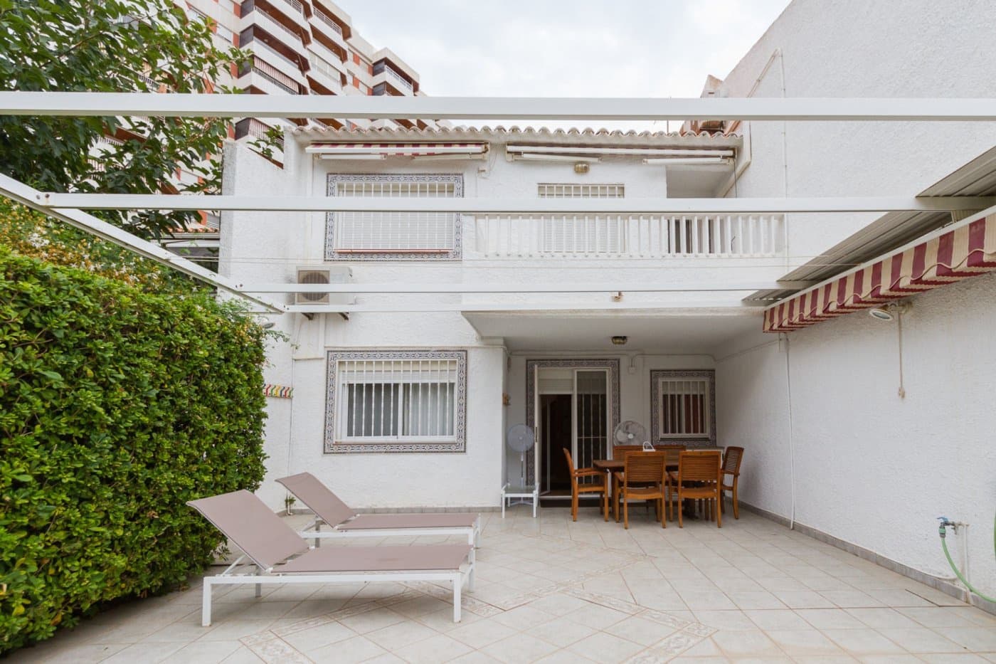 Adosado de 3 habitaciones en Gandia en alquiler con garaje - 1.300 € (Ref: 7062628)