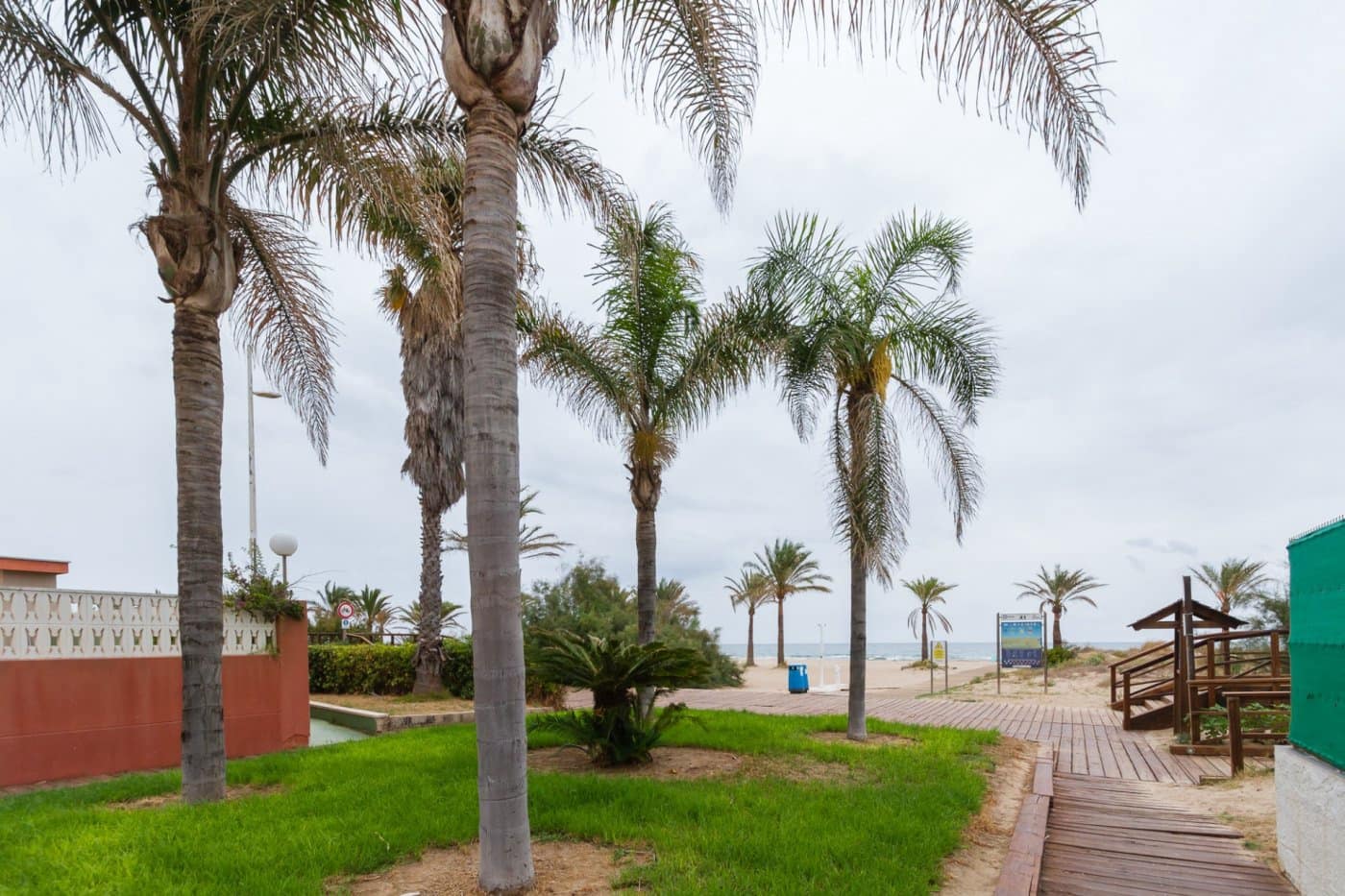 Adosado de 3 habitaciones en Gandia en alquiler con garaje - 1.300 € (Ref: 7062628)