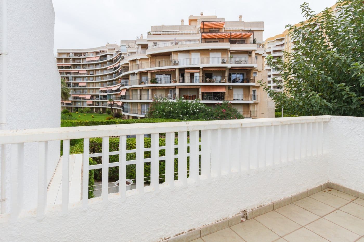 Adosado de 3 habitaciones en Gandia en alquiler con garaje - 1.300 € (Ref: 7062628)