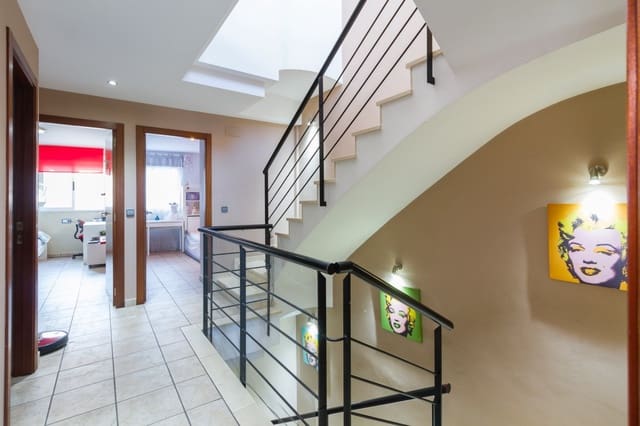 4 makuuhuone Omakotitalo myytävänä paikassa Gandia mukana 
autotalli - 210 000 € (Ref: 7169845)