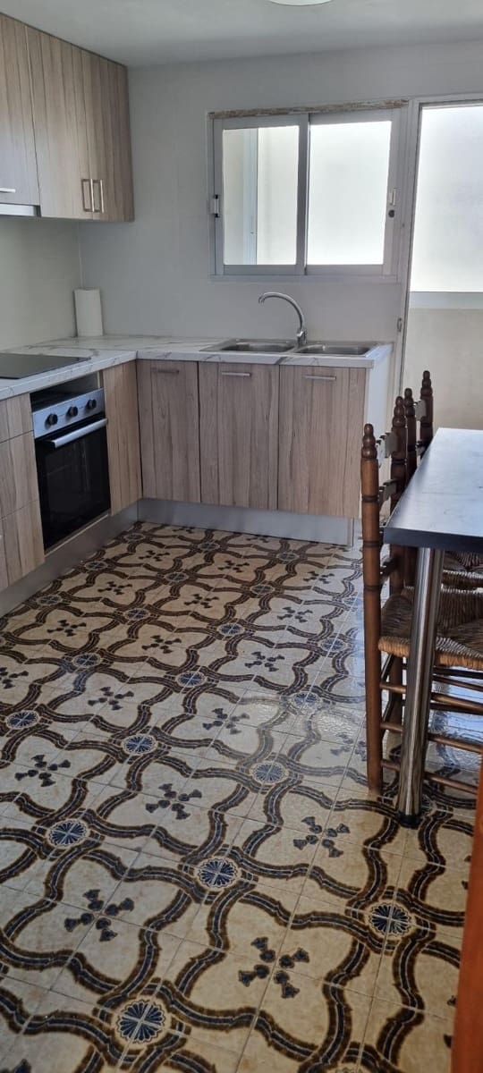 4 soveværelse Lejlighed til leje i Gandia med garage - € 750 (Ref: 8284933)