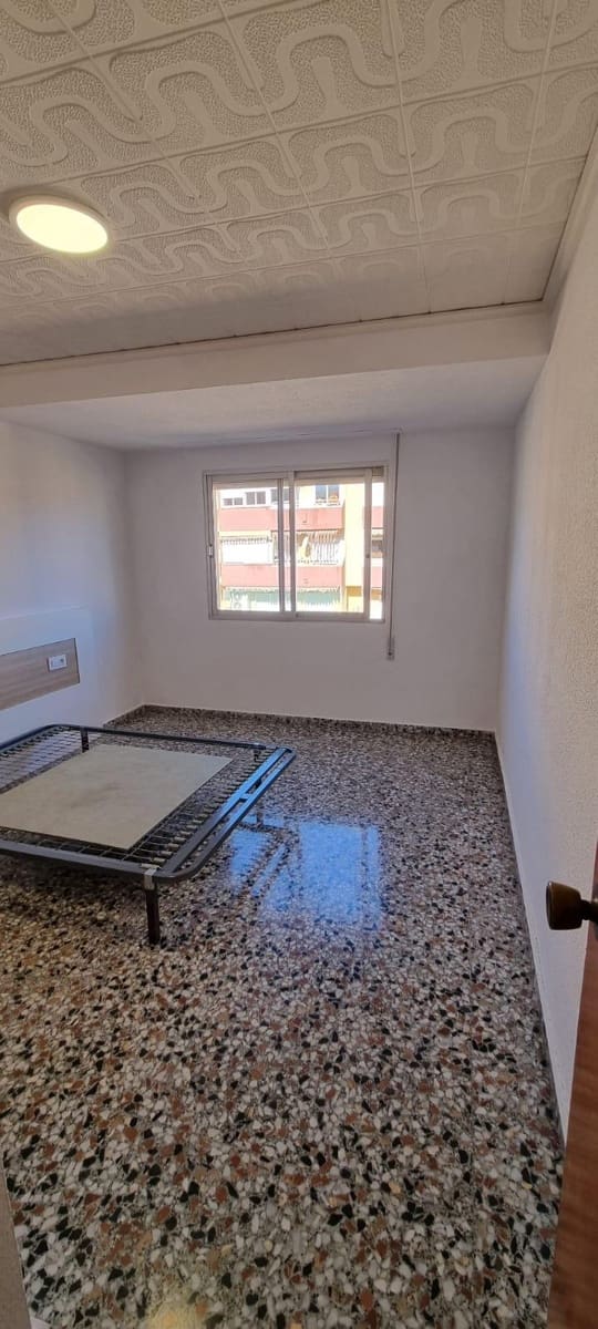 4 soveværelse Lejlighed til leje i Gandia med garage - € 750 (Ref: 8284933)