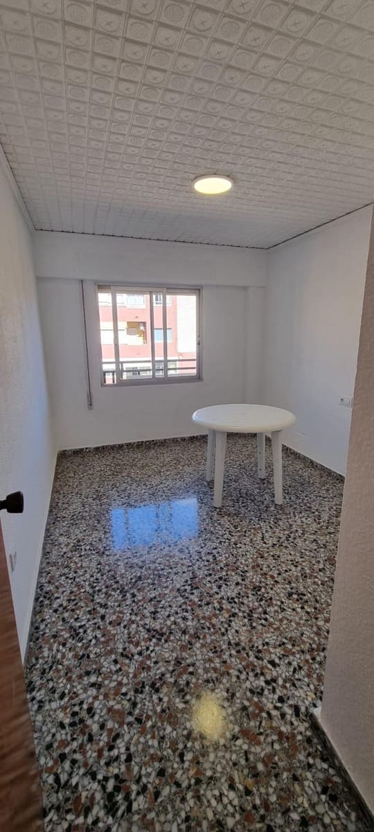 4 soveværelse Lejlighed til leje i Gandia med garage - € 750 (Ref: 8284933)