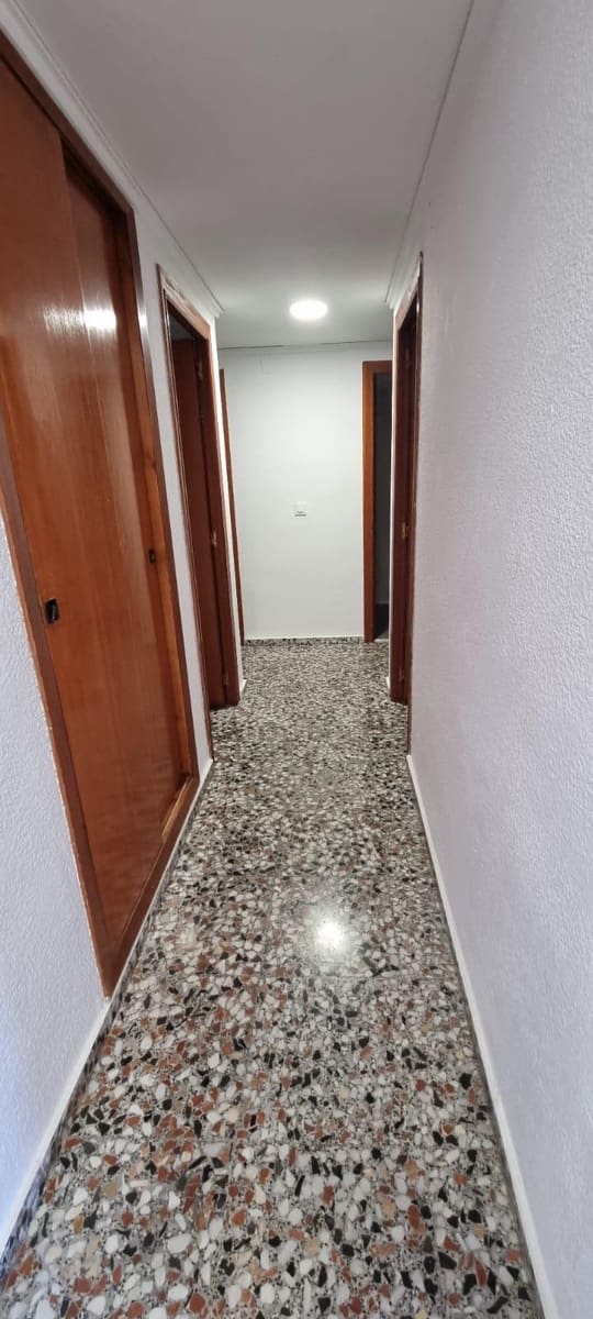 4 soveværelse Lejlighed til leje i Gandia med garage - € 750 (Ref: 8284933)