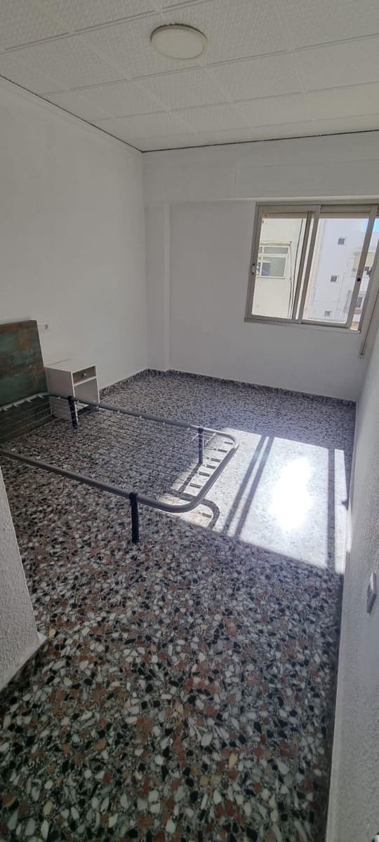 4 soveværelse Lejlighed til leje i Gandia med garage - € 750 (Ref: 8284933)