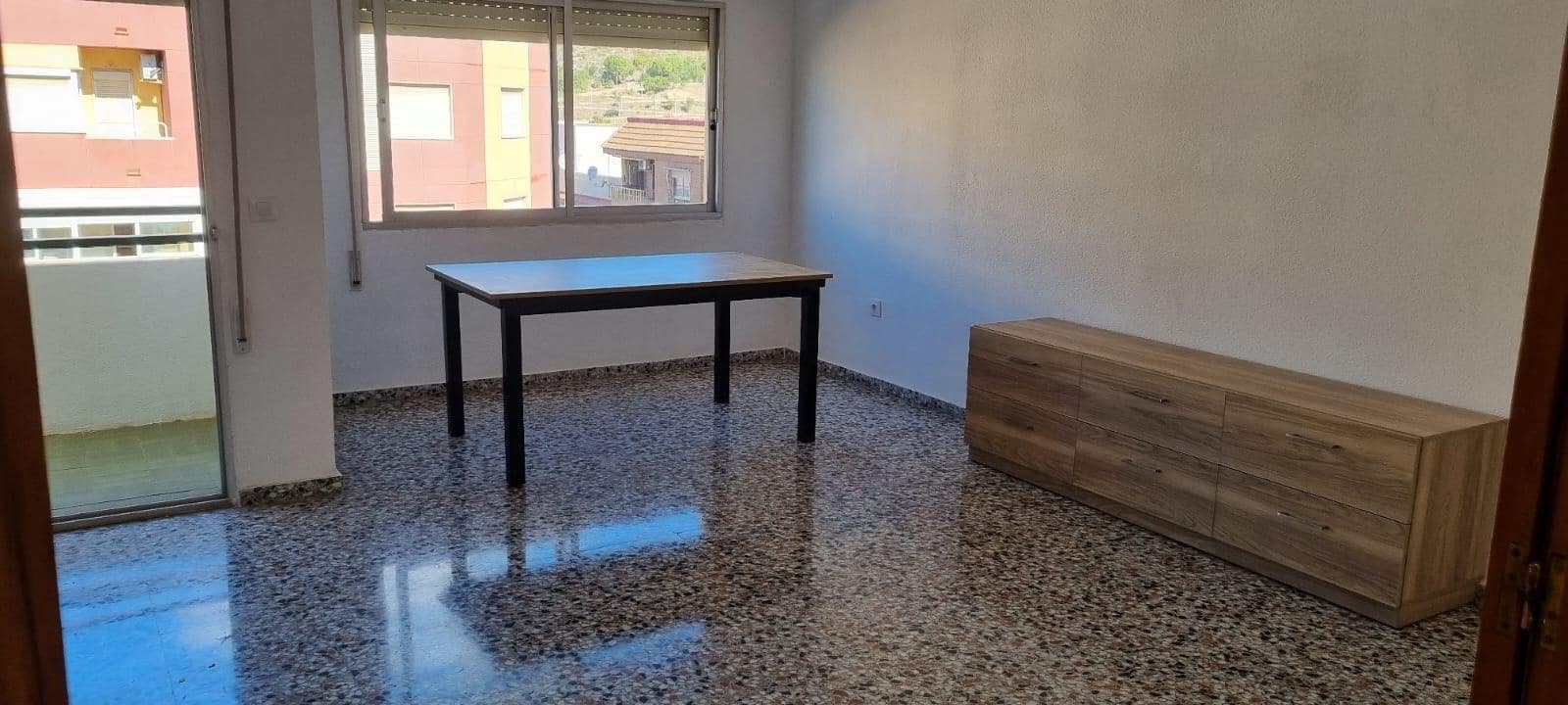 4 soveværelse Lejlighed til leje i Gandia med garage - € 750 (Ref: 8284933)