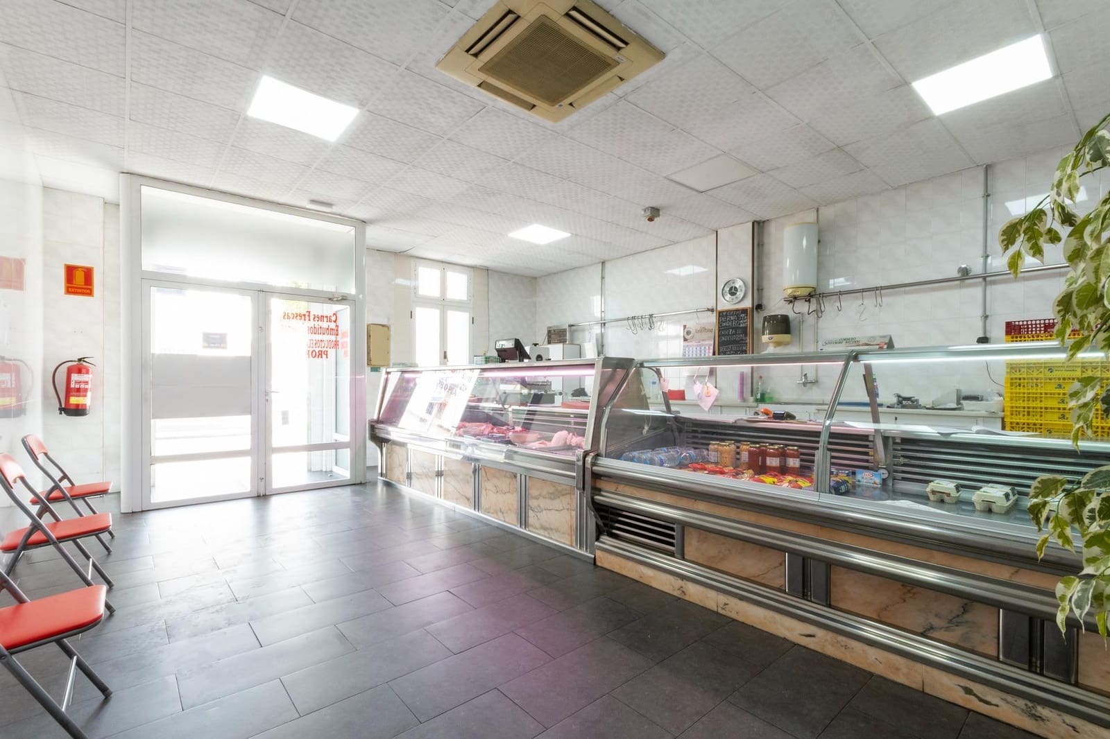 Commercial for sale in Gandia - € 69,900 (Ref: 8450192)