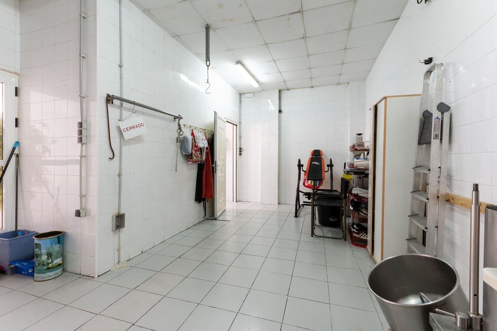 Commercial for sale in Gandia - € 69,900 (Ref: 8450192)