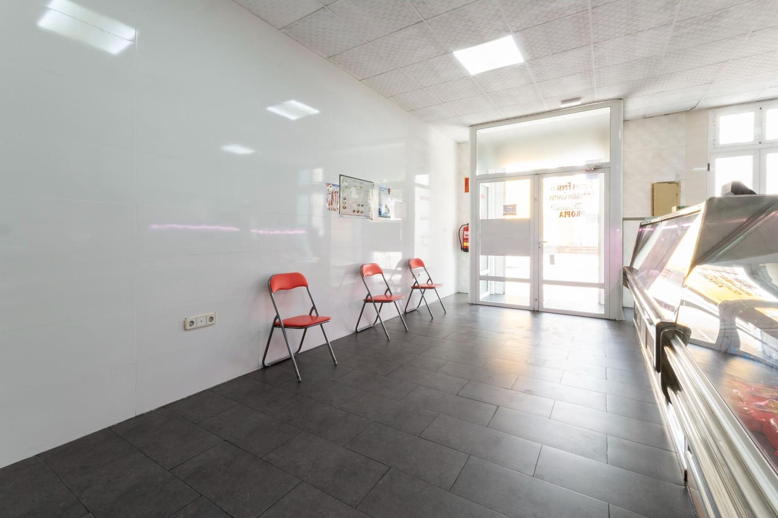 Commercial for sale in Gandia - € 69,900 (Ref: 8450192)