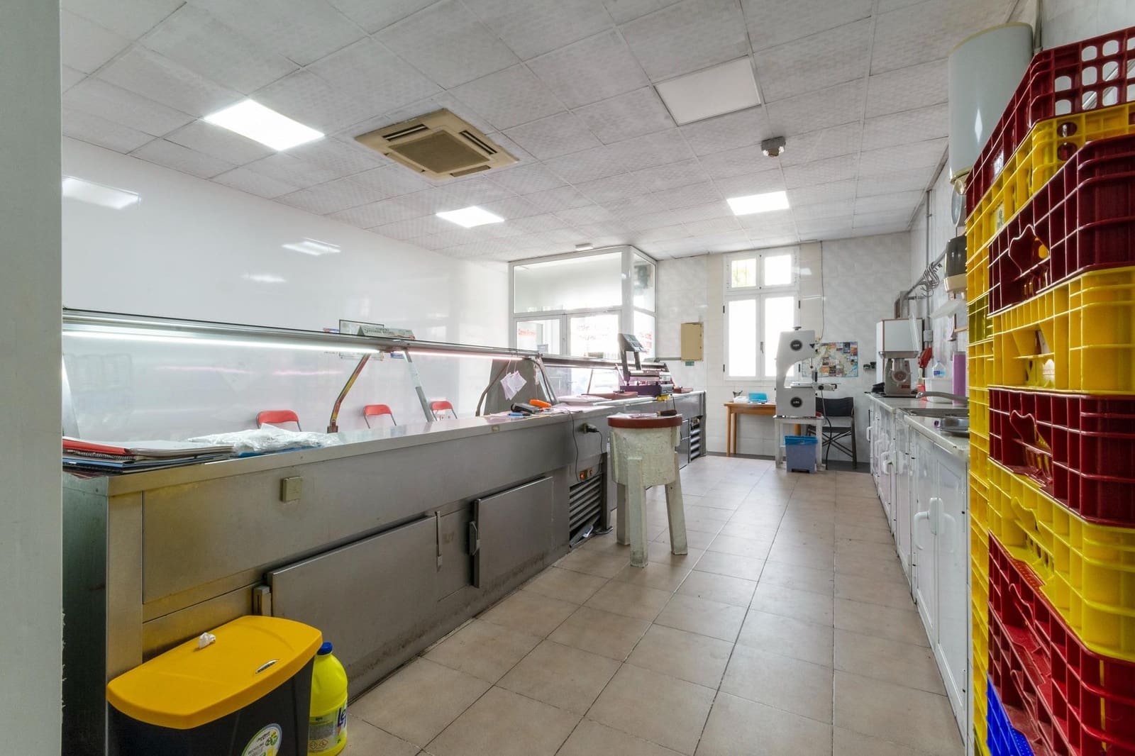 Commercial for sale in Gandia - € 69,900 (Ref: 8450192)