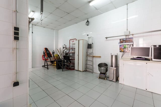 Commercial for sale in Gandia - € 69,900 (Ref: 8450192)