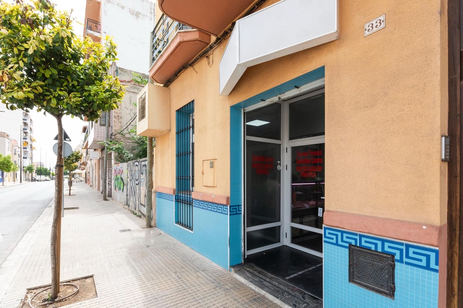 Commercial for sale in Gandia - € 69,900 (Ref: 8450192)