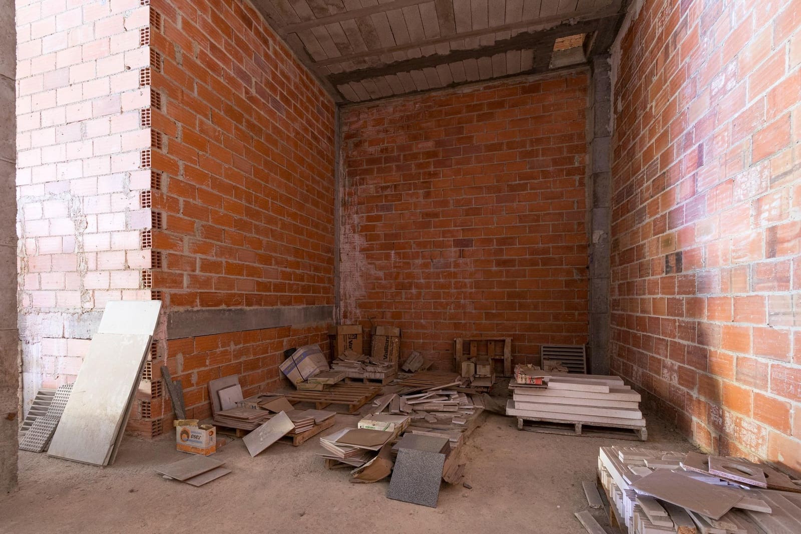 Commercial for sale in Gandia - € 110,000 (Ref: 8544883)