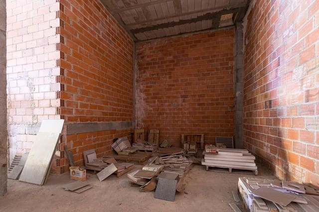 Commercieel te koop in Gandia - € 110.000 (Ref: 8544883)