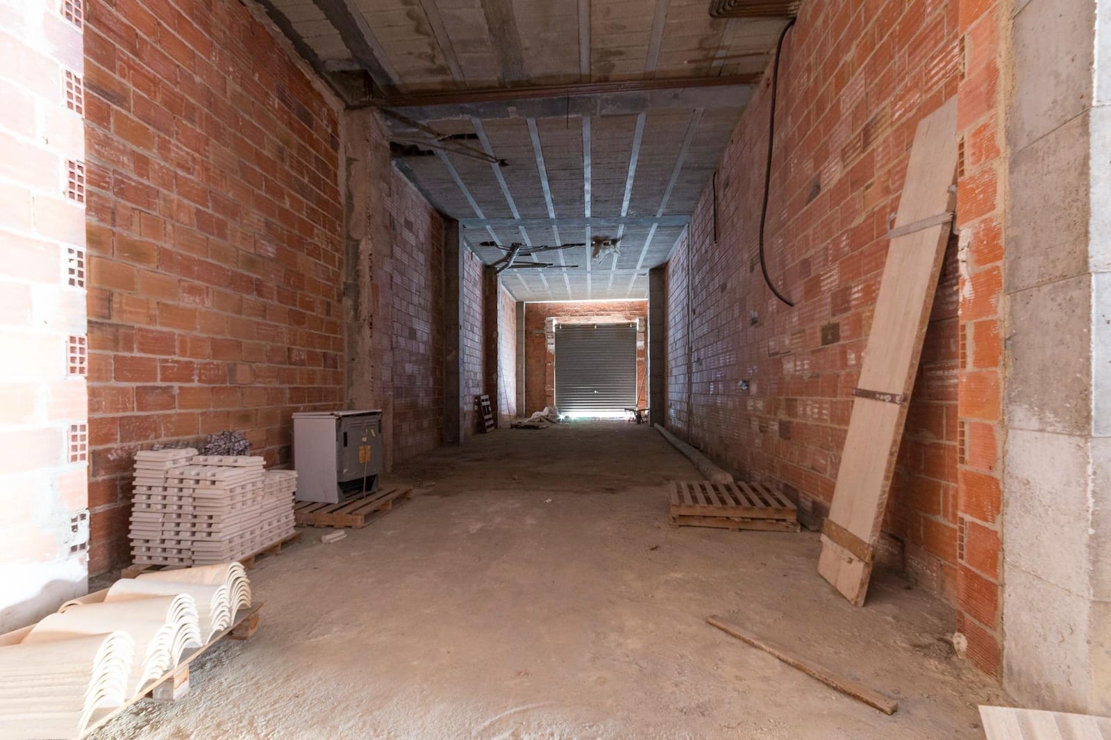 Commercial for sale in Gandia - € 110,000 (Ref: 8544883)