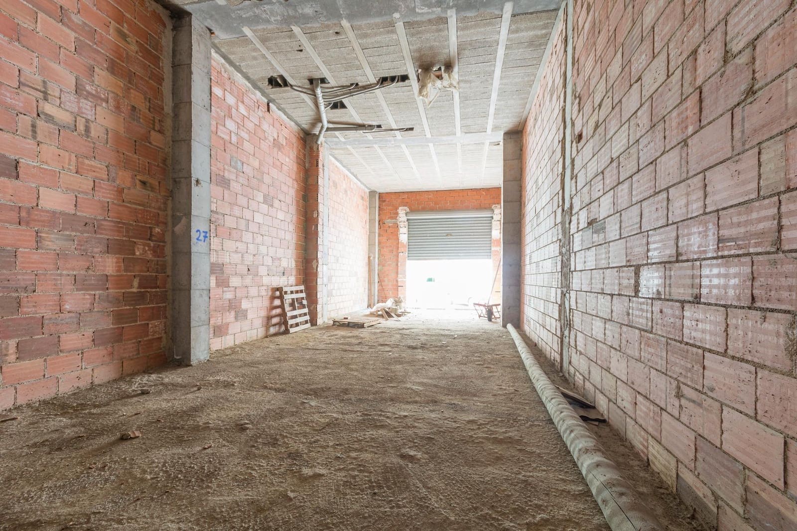 Commercial for sale in Gandia - € 110,000 (Ref: 8544883)