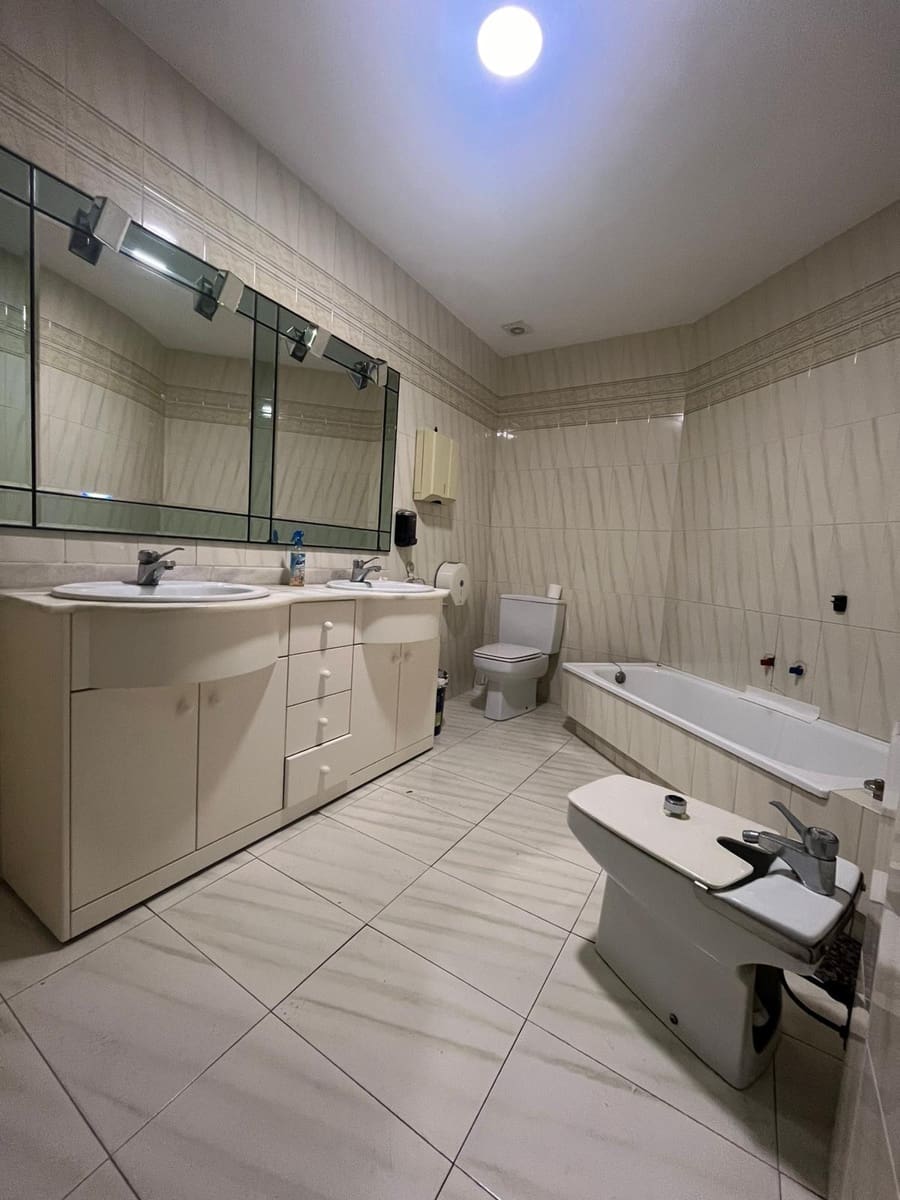 Komercyjne do wynajęcia w Gandia z garażem - 1 200 € (Ref: 8668389)