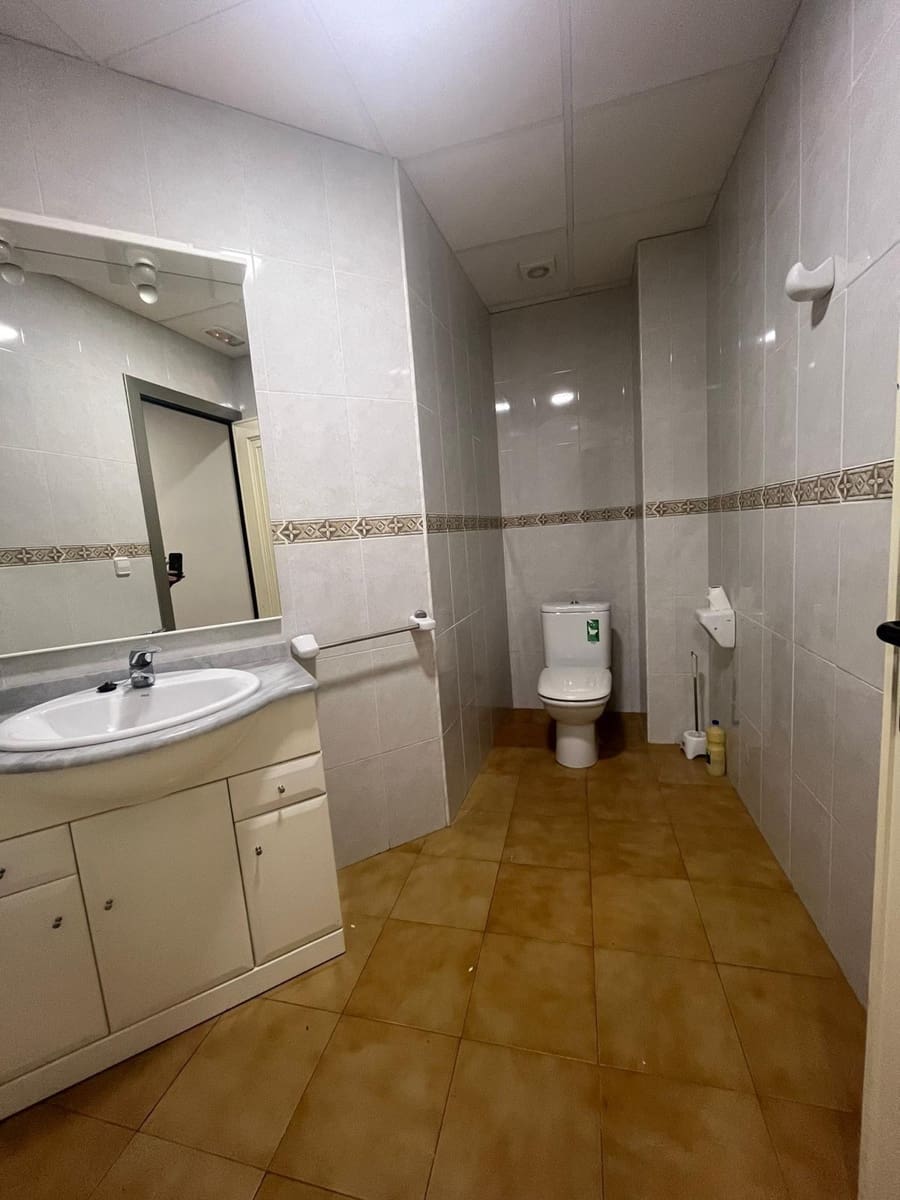 Komercyjne do wynajęcia w Gandia z garażem - 1 200 € (Ref: 8668389)