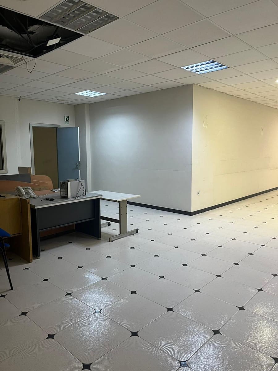 Komercyjne do wynajęcia w Gandia z garażem - 1 200 € (Ref: 8668389)