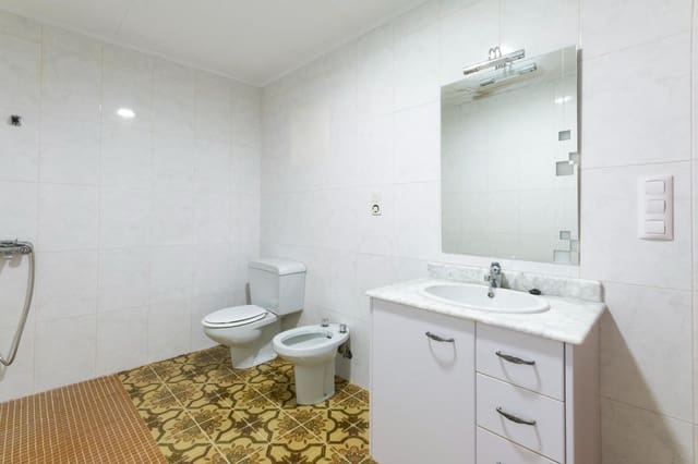 5 chambre Maison de Ville à vendre à Llutxent avec garage - 175 000 € (Ref: 8696191)