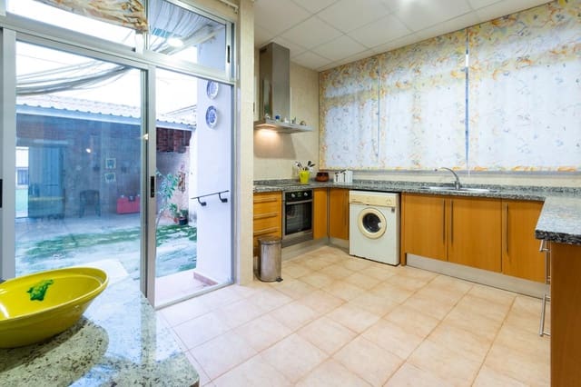 5 chambre Maison de Ville à vendre à Llutxent avec garage - 175 000 € (Ref: 8696191)