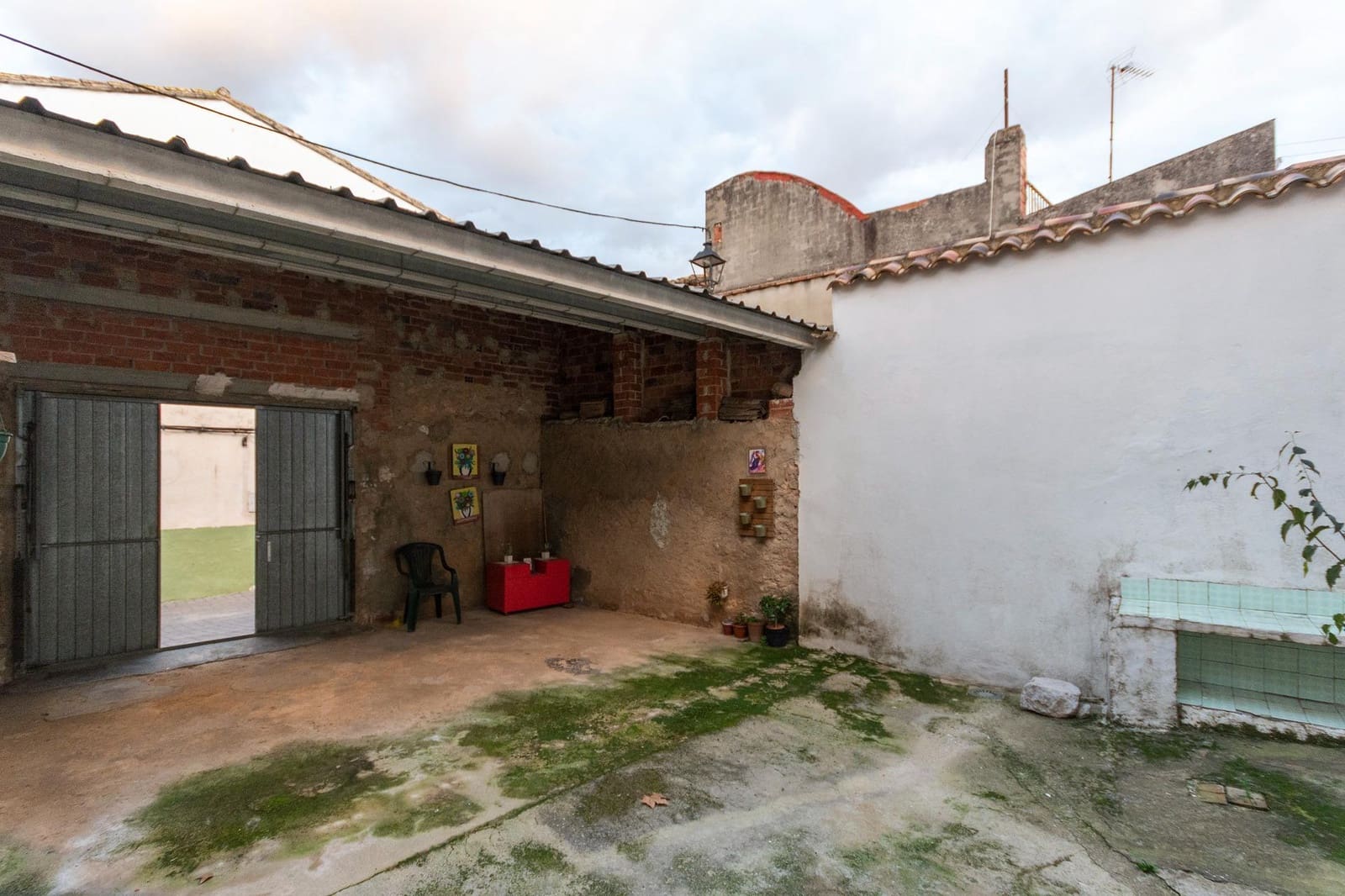 7 bedroom Townhouse for sale in Llutxent with garage - € 175,000 (Ref: 8696191)