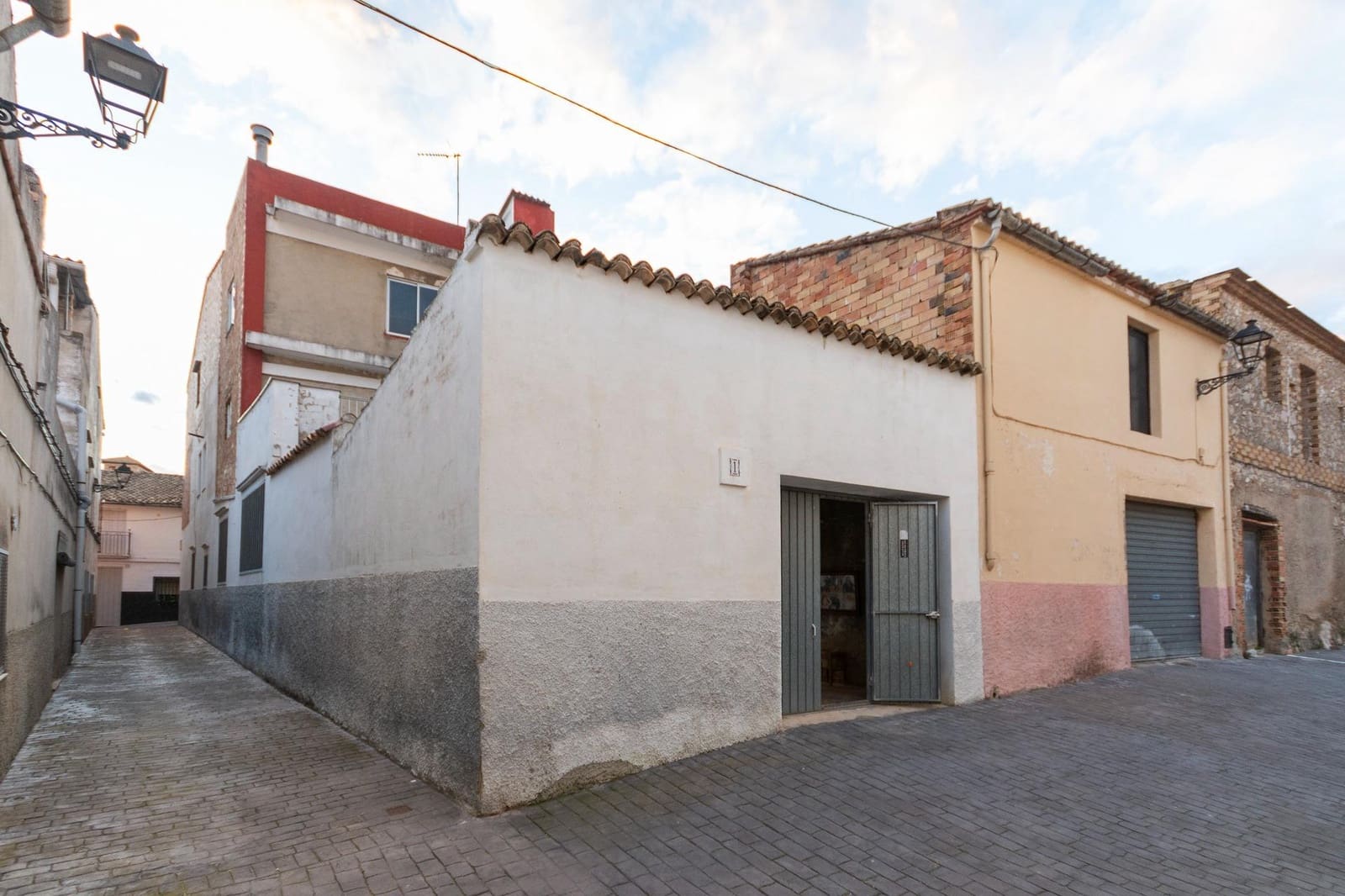 7 bedroom Townhouse for sale in Llutxent with garage - € 175,000 (Ref: 8696191)