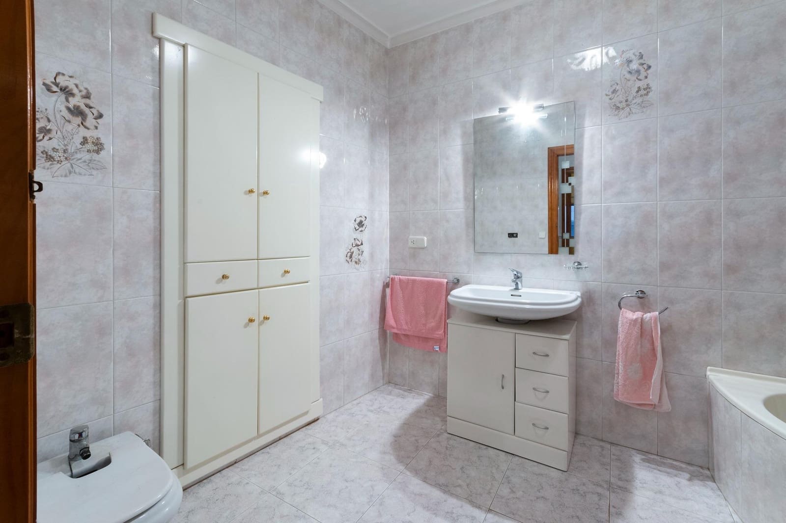 7 bedroom Townhouse for sale in Llutxent with garage - € 175,000 (Ref: 8696191)