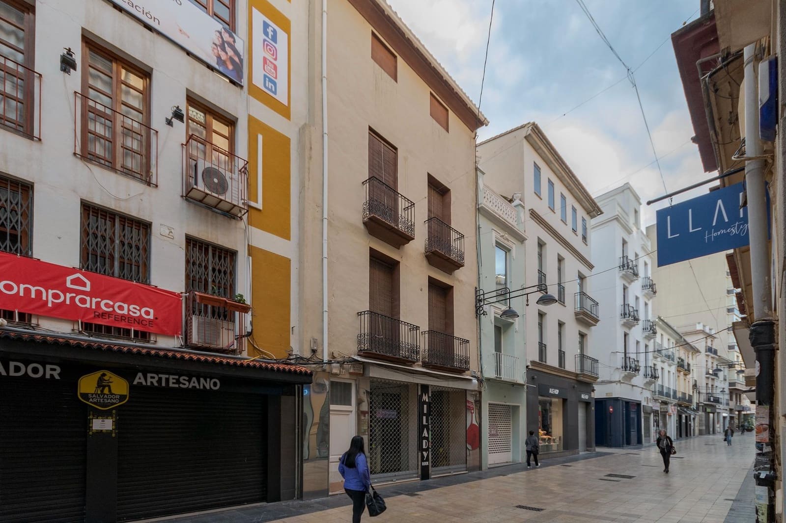 Commercial for sale in Gandia - € 390,000 (Ref: 8766957)
