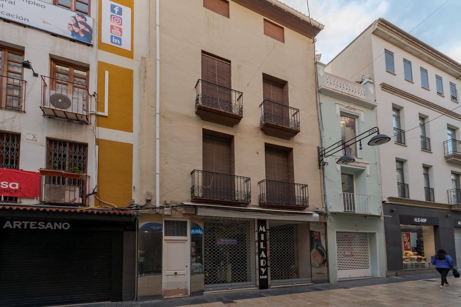 Commercial for sale in Gandia - € 390,000 (Ref: 8766957)