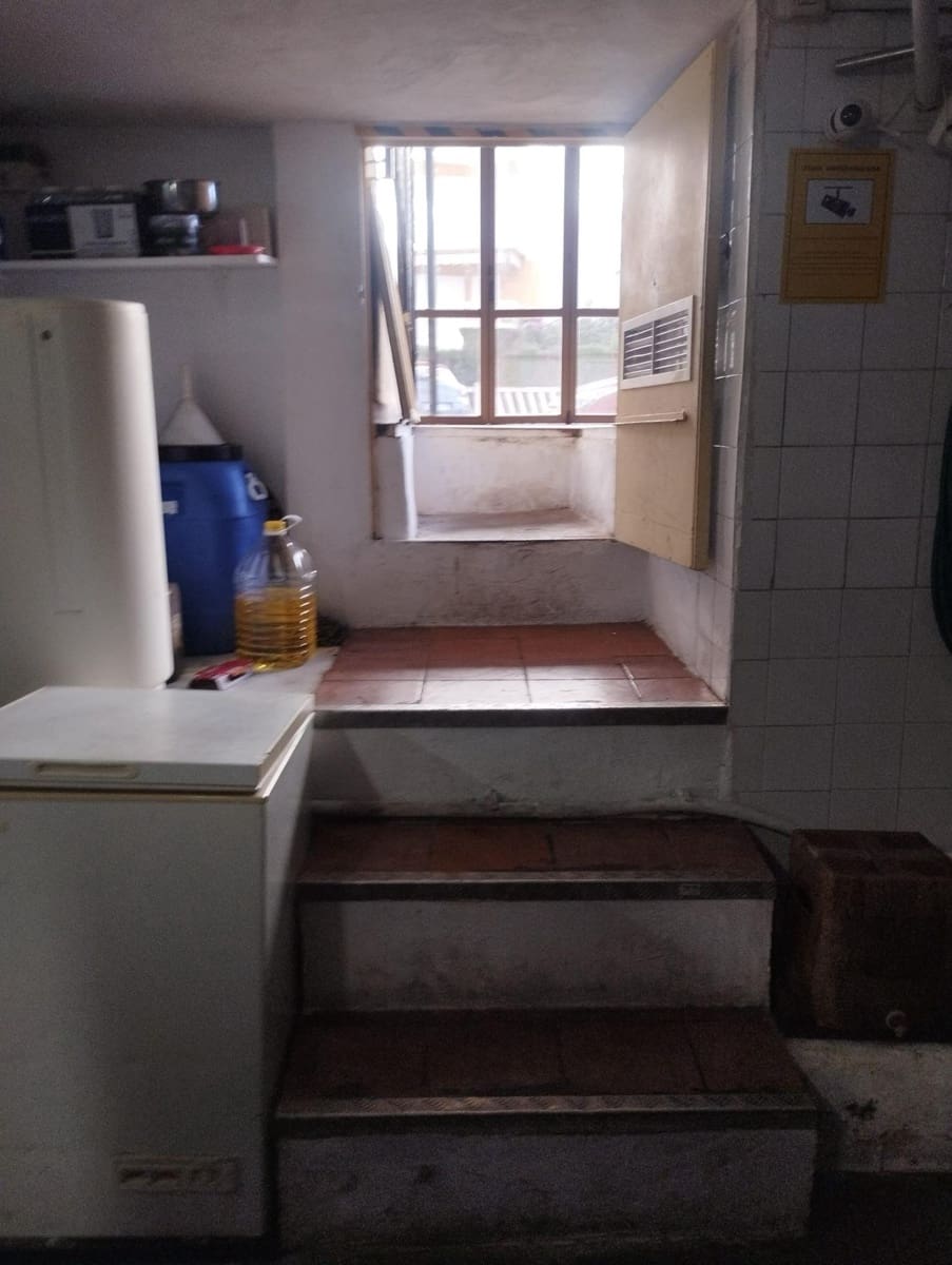 Erhverv til leje i Gandia med garage - € 1.900 (Ref: 8776403)