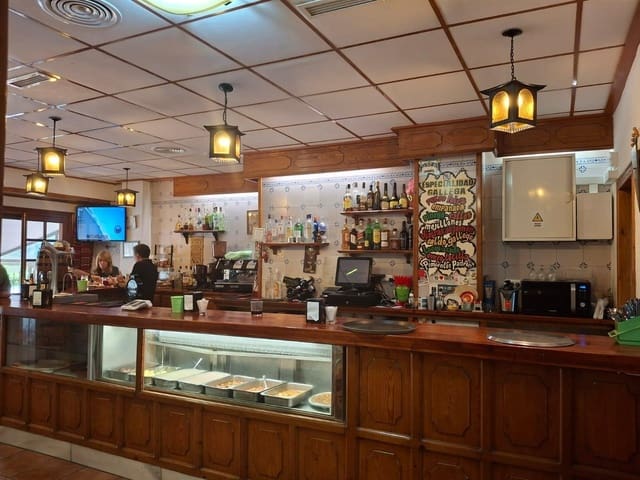 Erhverv til leje i Gandia med garage - € 1.900 (Ref: 8776403)