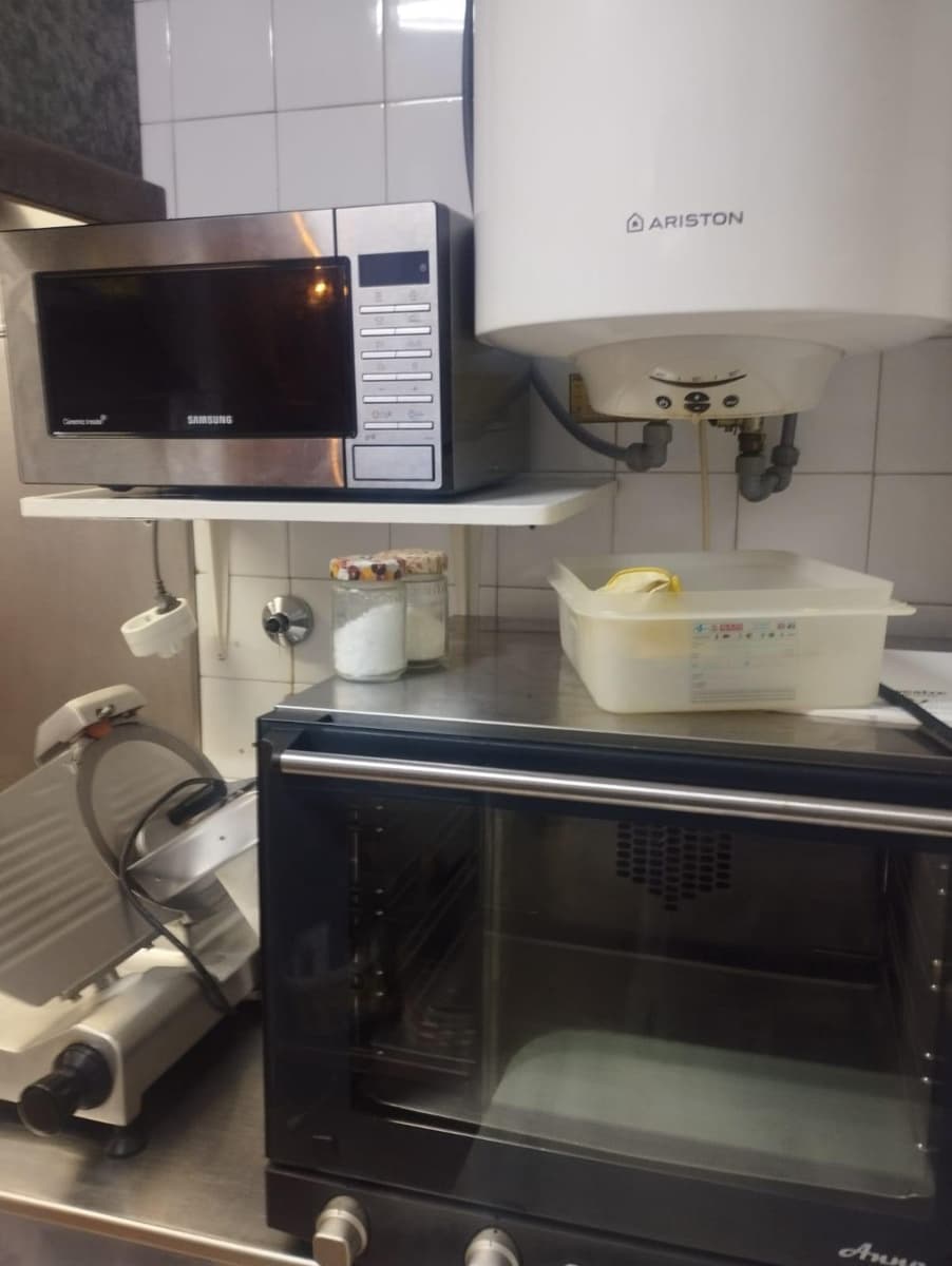 Kaupallinen vuokrattavana paikassa Gandia mukana 
autotalli - 1 700 € (Ref: 8776403)