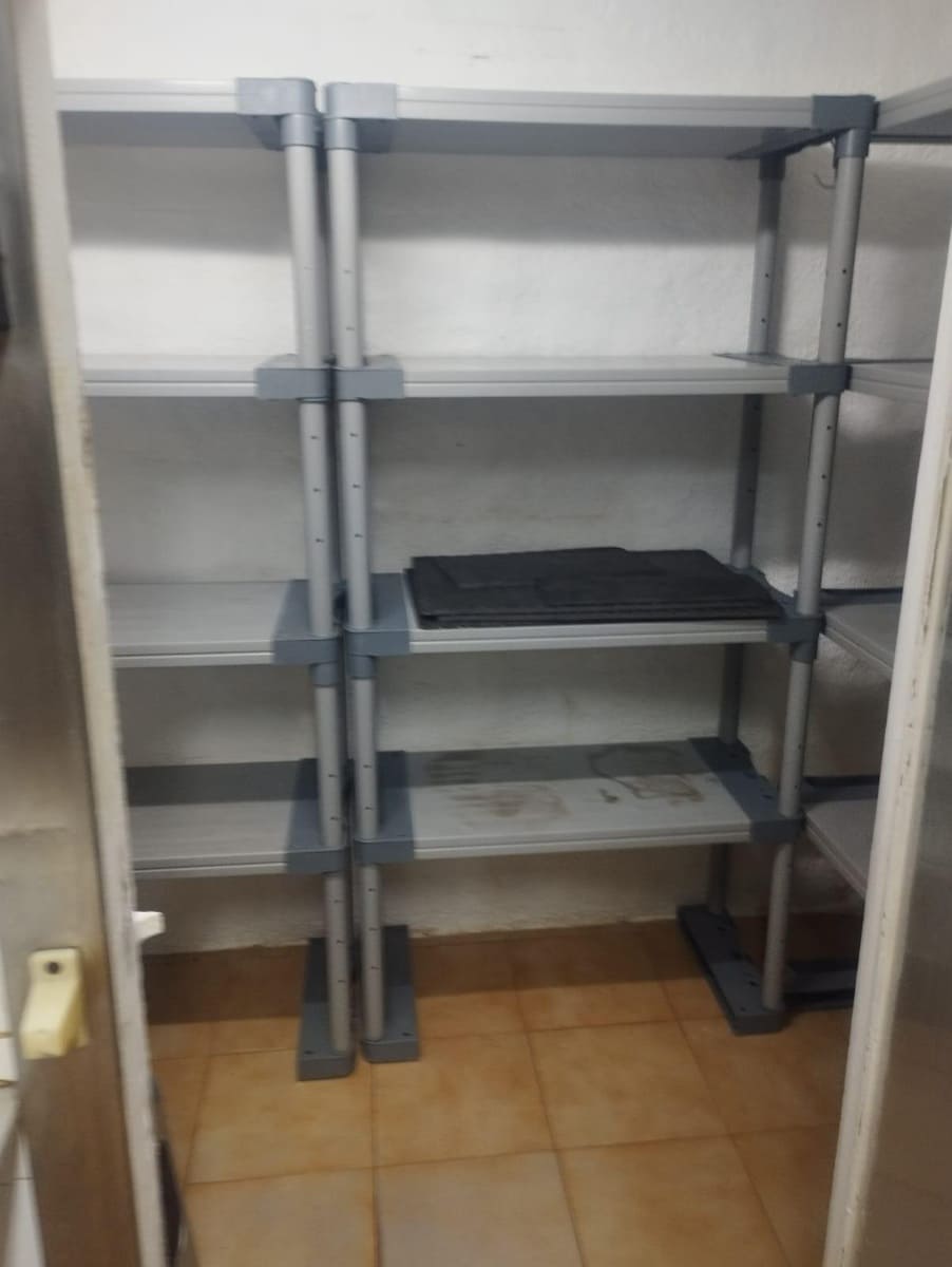 Kaupallinen vuokrattavana paikassa Gandia mukana 
autotalli - 1 700 € (Ref: 8776403)