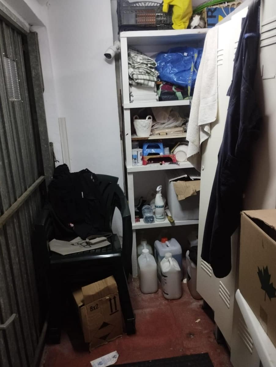 Kaupallinen vuokrattavana paikassa Gandia mukana 
autotalli - 1 700 € (Ref: 8776403)